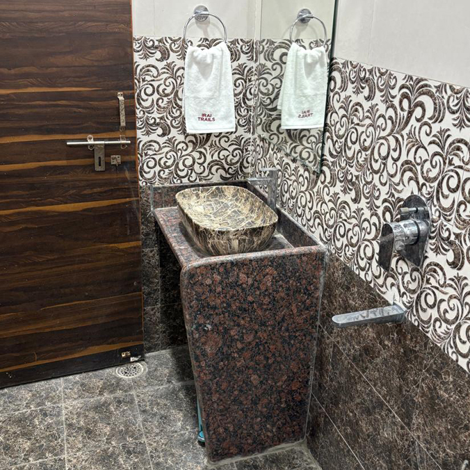 Executive Bathroom-1-676x676